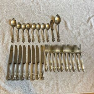 28 Pc TIGER LILY FESTIVITY Reed & Barton Utensils Antique Silverplated‎ Flatware